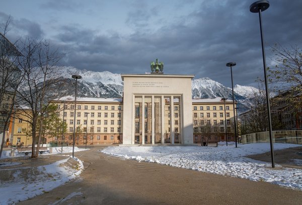 Titre de l'article connexe : "Explorer la peur : Comment apprivoiser la claustrophobie pour une vie sans limites