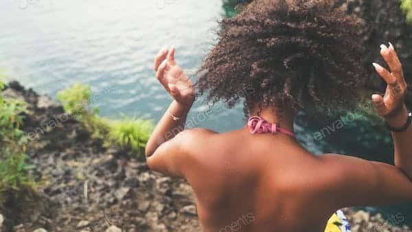 Les secrets méconnus pour stimuler la croissance des cheveux et prévenir la chute