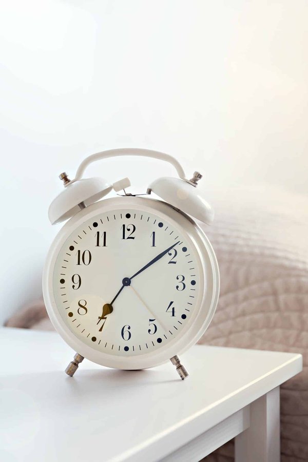 Que cache l'heure 11h22 d'une horloge ?